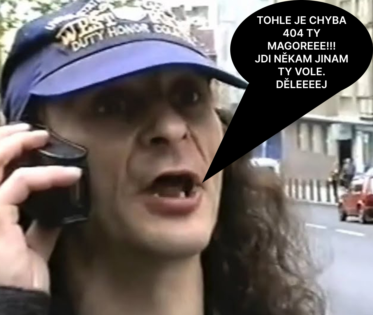 Chyba 404 - Křičící muž s telefonem